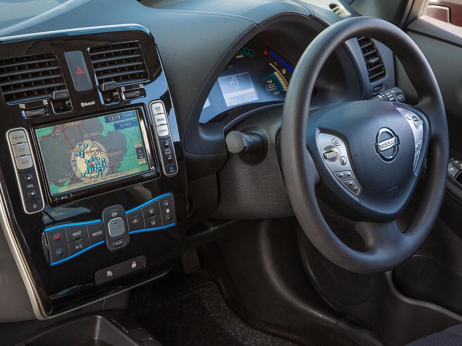  Nissan Leaf 2013 года  (UK) (фото 26 из 29)